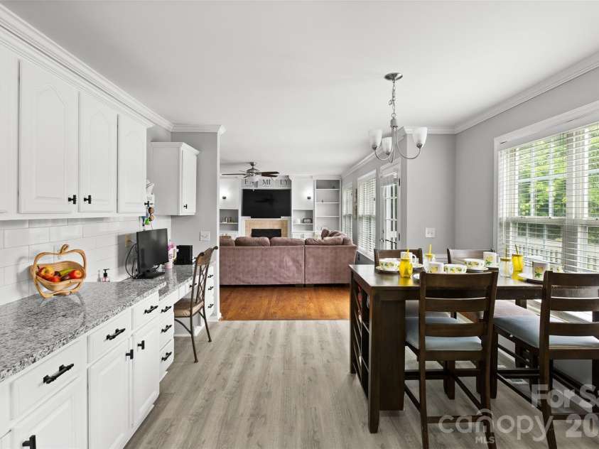 1005 Lisa Run Drive, Kernersville, NC 27284.  MLS# CAR4406293, YatesRealty ID 38931. 