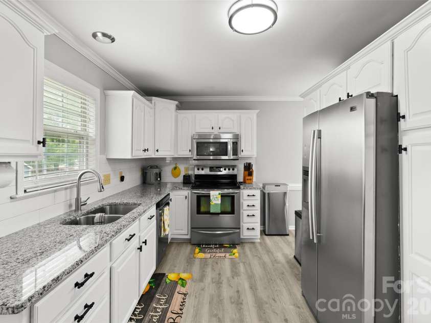 1005 Lisa Run Drive, Kernersville, NC 27284.  MLS# CAR4406293, YatesRealty ID 38931. 