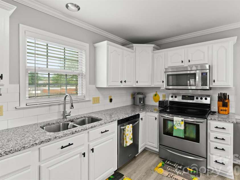1005 Lisa Run Drive, Kernersville, NC 27284.  MLS# CAR4406293, YatesRealty ID 38931. 