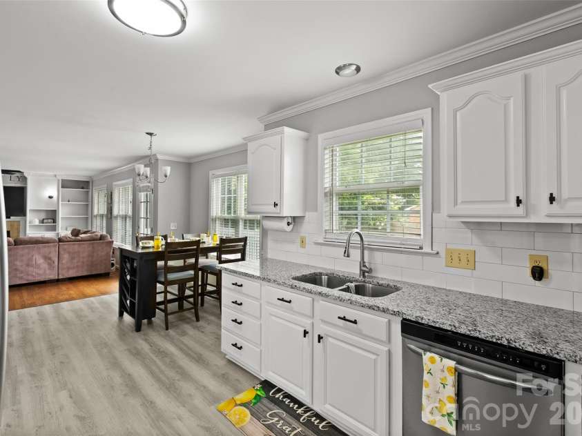 1005 Lisa Run Drive, Kernersville, NC 27284.  MLS# CAR4406293, YatesRealty ID 38931. 