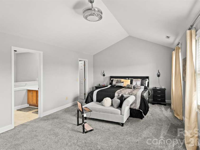 1005 Lisa Run Drive, Kernersville, NC 27284.  MLS# CAR4406293, YatesRealty ID 38931. 