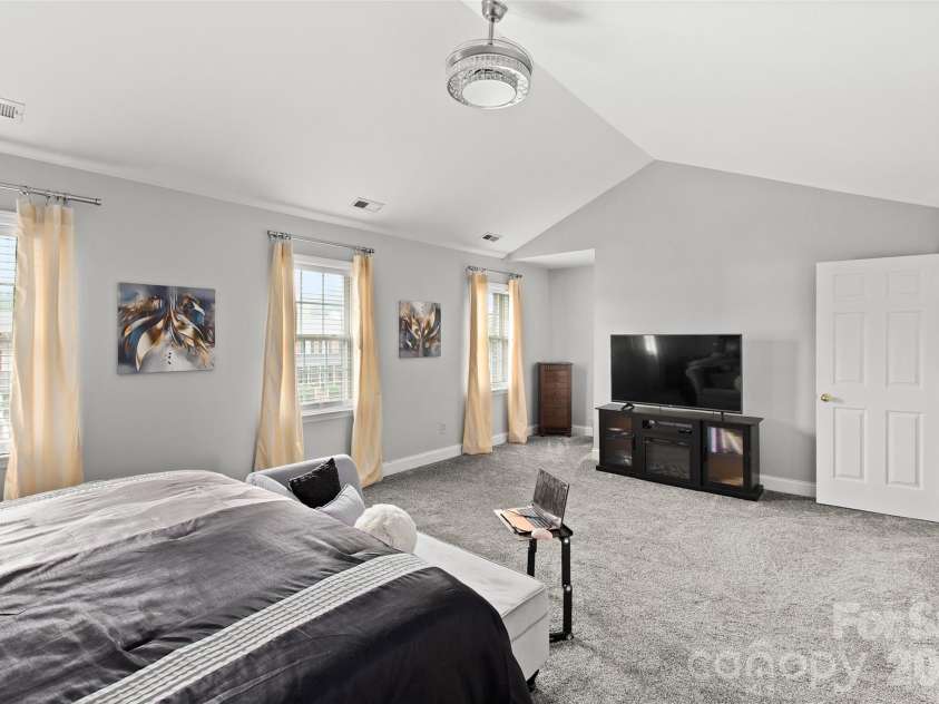 1005 Lisa Run Drive, Kernersville, NC 27284.  MLS# CAR4406293, YatesRealty ID 38931. 