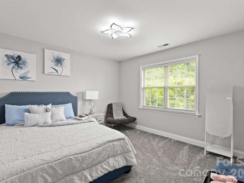 1005 Lisa Run Drive, Kernersville, NC 27284.  MLS# CAR4406293, YatesRealty ID 38931. 