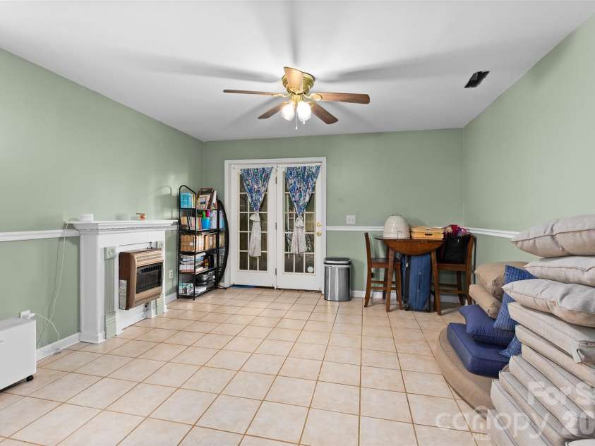 1005 Lisa Run Drive, Kernersville, NC 27284.  MLS# CAR4406293, YatesRealty ID 38931. 
