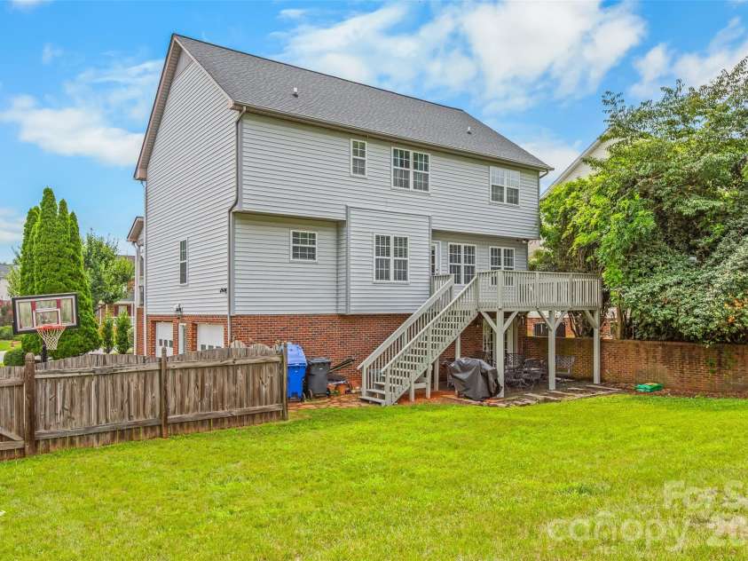 1005 Lisa Run Drive, Kernersville, NC 27284.  MLS# CAR4406293, YatesRealty ID 38931. 