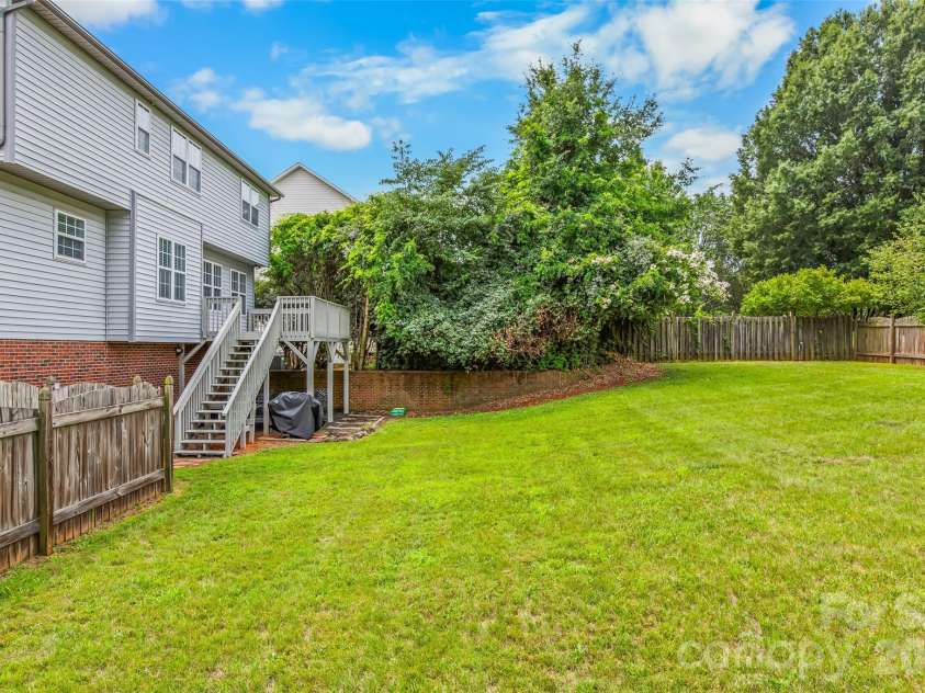 1005 Lisa Run Drive, Kernersville, NC 27284.  MLS# CAR4406293, YatesRealty ID 38931. 