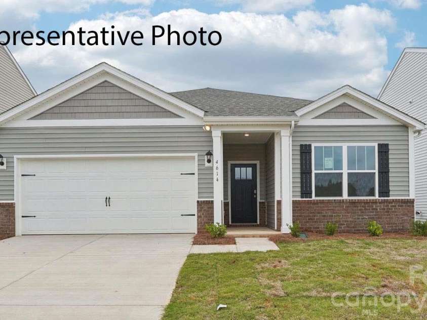 605 17th Avenue Drive, Hickory, NC 28601.  MLS# CAR4406380, YatesRealty ID 38932. 