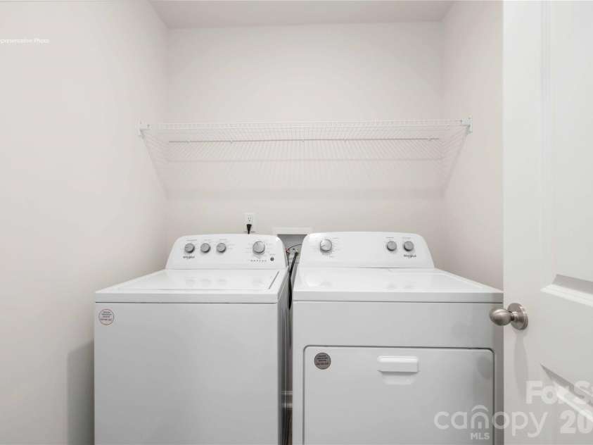 605 17th Avenue Drive, Hickory, NC 28601.  MLS# CAR4406380, YatesRealty ID 38932. 
