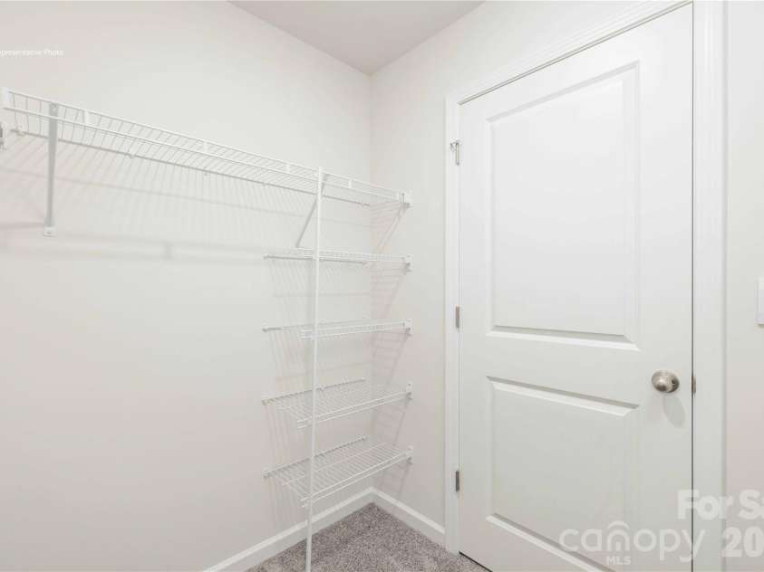 605 17th Avenue Drive, Hickory, NC 28601.  MLS# CAR4406380, YatesRealty ID 38932. 