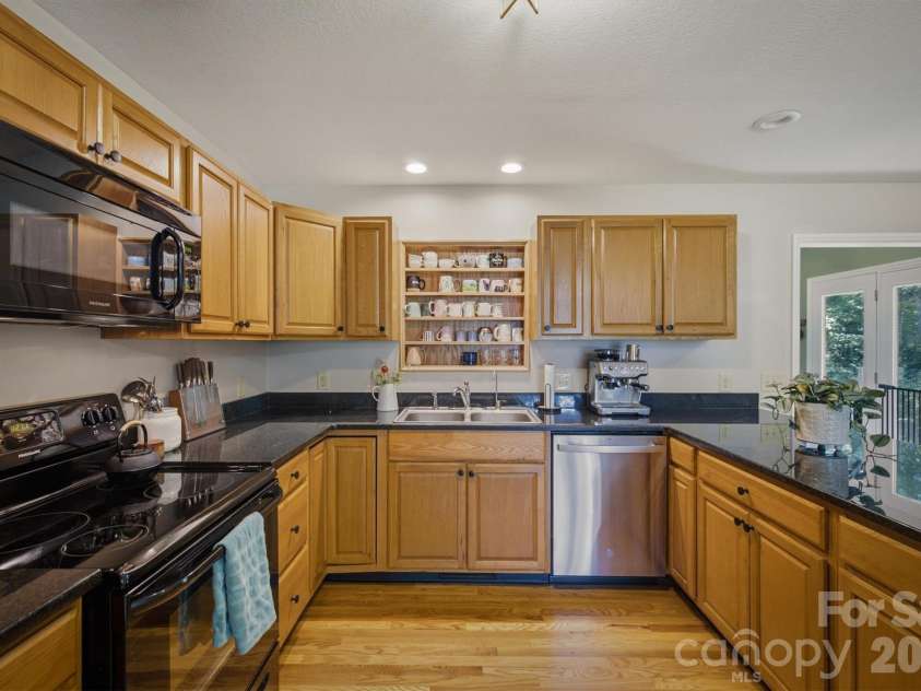 5926 Dysartsville Road, Morganton, NC 28655.  MLS# CAR4405724, YatesRealty ID 38935. 