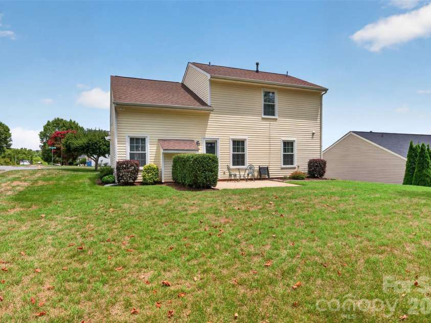 806 20th Avenue Place, Hickory, NC 28602.  MLS# CAR4406304, YatesRealty ID 38936. 