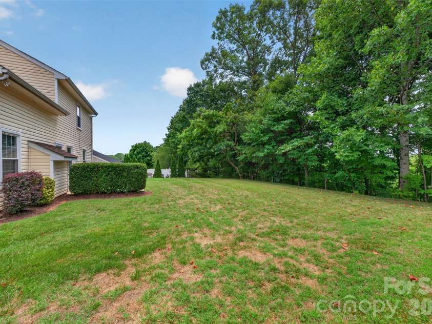 806 20th Avenue Place, Hickory, NC 28602.  MLS# CAR4406304, YatesRealty ID 38936. 