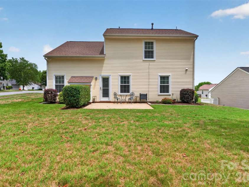 806 20th Avenue Place, Hickory, NC 28602.  MLS# CAR4406304, YatesRealty ID 38936. 