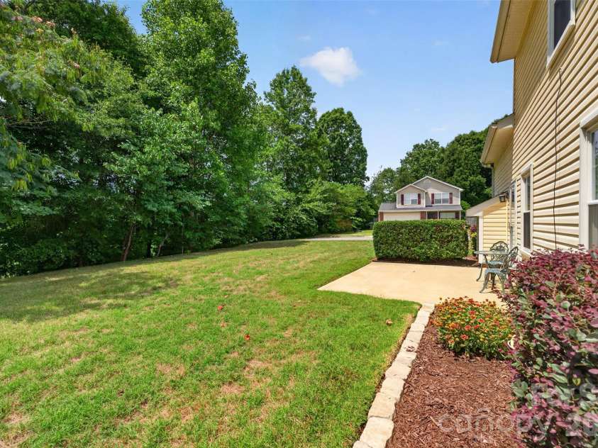 806 20th Avenue Place, Hickory, NC 28602.  MLS# CAR4406304, YatesRealty ID 38936. 