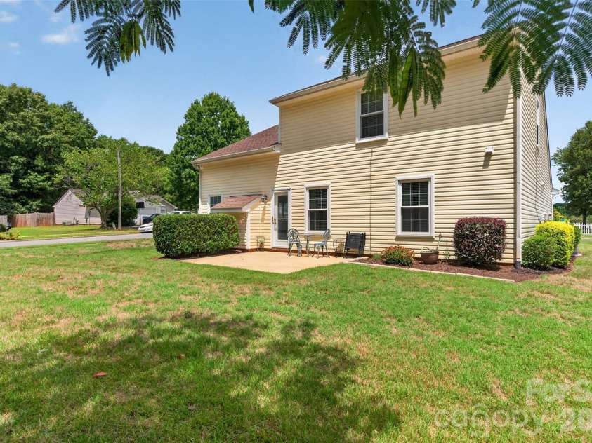 806 20th Avenue Place, Hickory, NC 28602.  MLS# CAR4406304, YatesRealty ID 38936. 