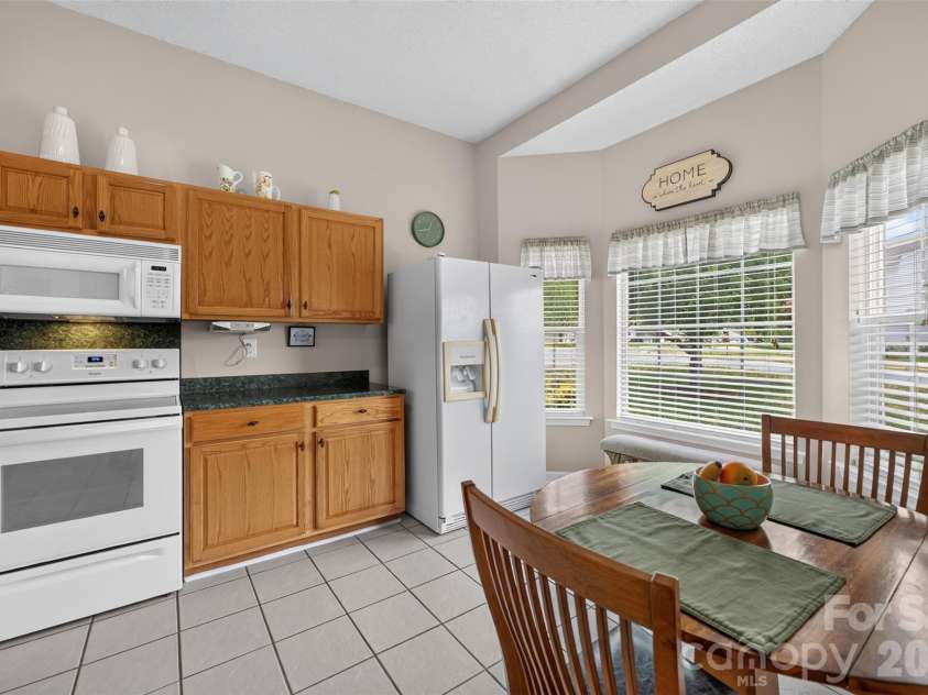 806 20th Avenue Place, Hickory, NC 28602.  MLS# CAR4406304, YatesRealty ID 38936. 