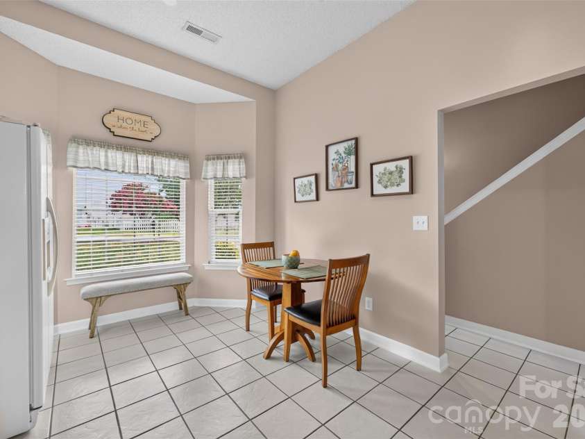 806 20th Avenue Place, Hickory, NC 28602.  MLS# CAR4406304, YatesRealty ID 38936. 
