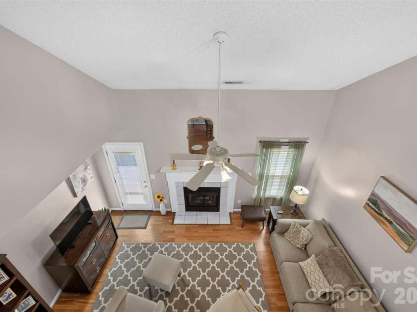 806 20th Avenue Place, Hickory, NC 28602.  MLS# CAR4406304, YatesRealty ID 38936. 