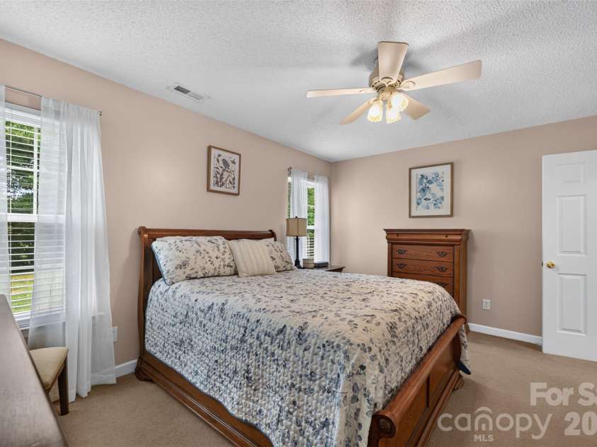 806 20th Avenue Place, Hickory, NC 28602.  MLS# CAR4406304, YatesRealty ID 38936. 