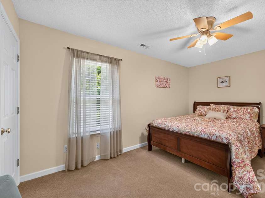 806 20th Avenue Place, Hickory, NC 28602.  MLS# CAR4406304, YatesRealty ID 38936. 