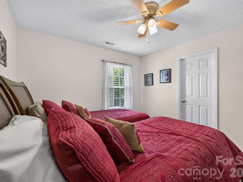 806 20th Avenue Place, Hickory, NC 28602.  MLS# CAR4406304, YatesRealty ID 38936. 