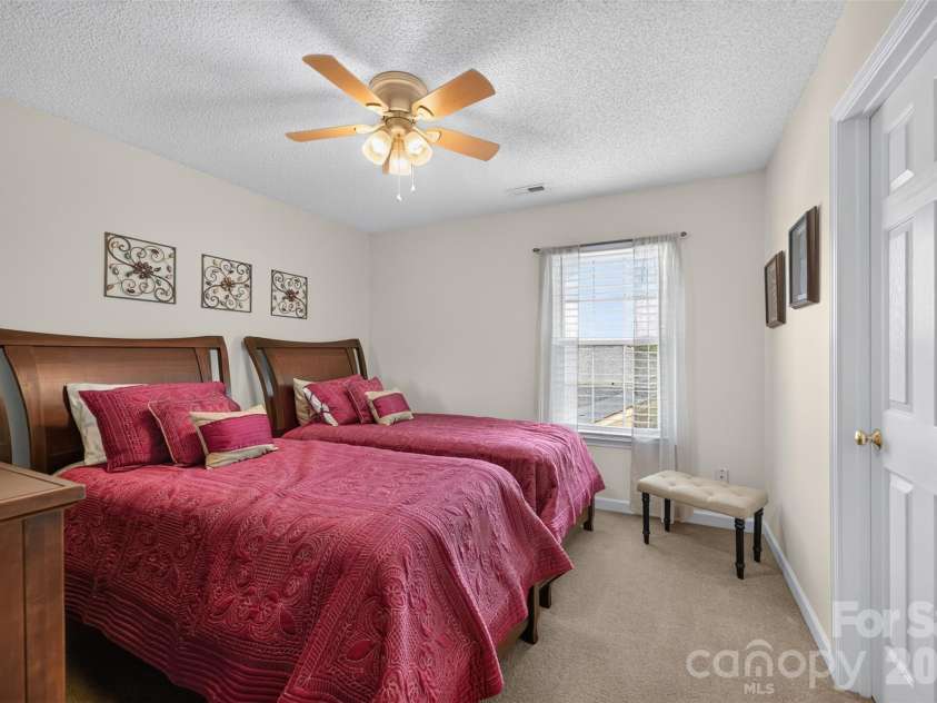 806 20th Avenue Place, Hickory, NC 28602.  MLS# CAR4406304, YatesRealty ID 38936. 