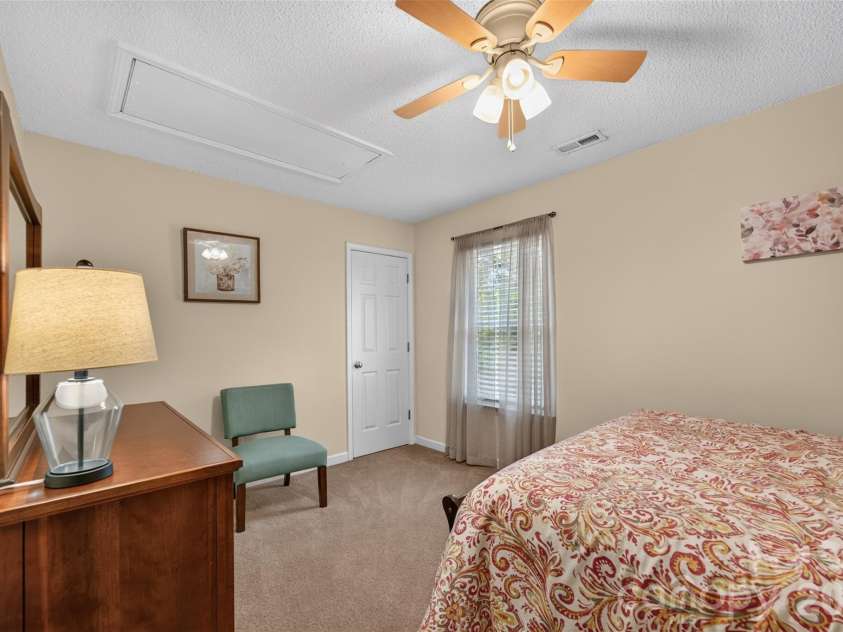 806 20th Avenue Place, Hickory, NC 28602.  MLS# CAR4406304, YatesRealty ID 38936. 