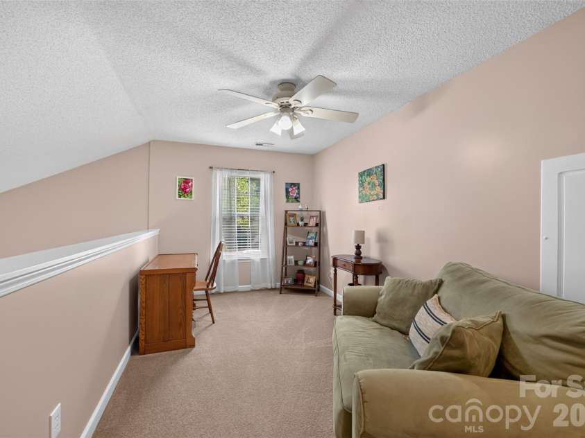 806 20th Avenue Place, Hickory, NC 28602.  MLS# CAR4406304, YatesRealty ID 38936. 