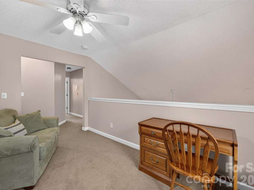 806 20th Avenue Place, Hickory, NC 28602.  MLS# CAR4406304, YatesRealty ID 38936. 