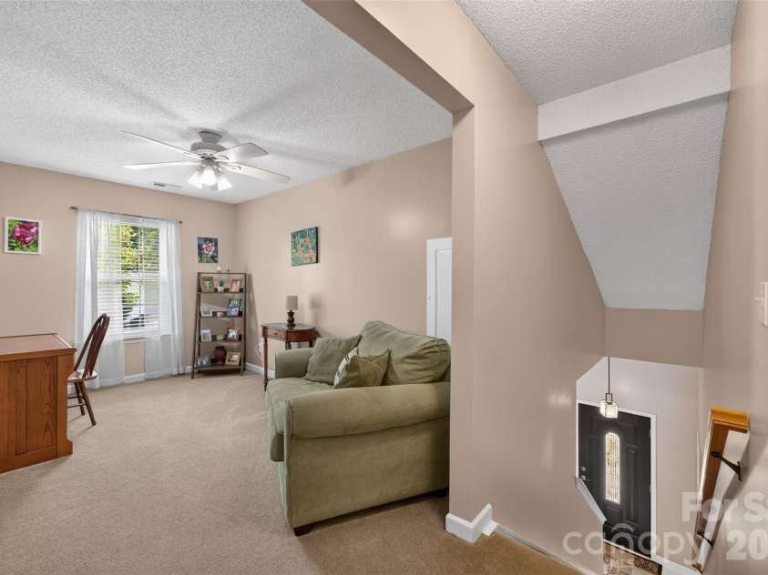 806 20th Avenue Place, Hickory, NC 28602.  MLS# CAR4406304, YatesRealty ID 38936. 