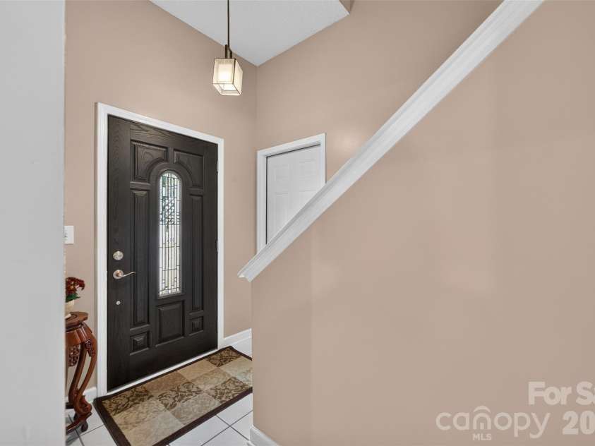806 20th Avenue Place, Hickory, NC 28602.  MLS# CAR4406304, YatesRealty ID 38936. 