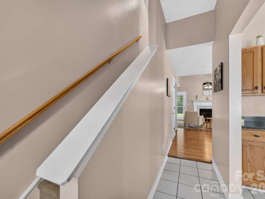 806 20th Avenue Place, Hickory, NC 28602.  MLS# CAR4406304, YatesRealty ID 38936. 