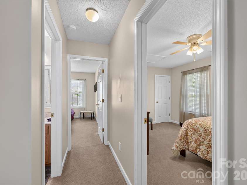 806 20th Avenue Place, Hickory, NC 28602.  MLS# CAR4406304, YatesRealty ID 38936. 