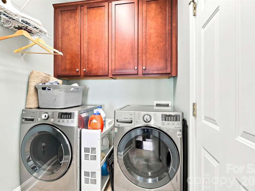 1248 Curry Way, Matthews, NC 28104.  MLS# CAR4406039, YatesRealty ID 38938. Laundry room w/ wire racks & cabinets- good storage!