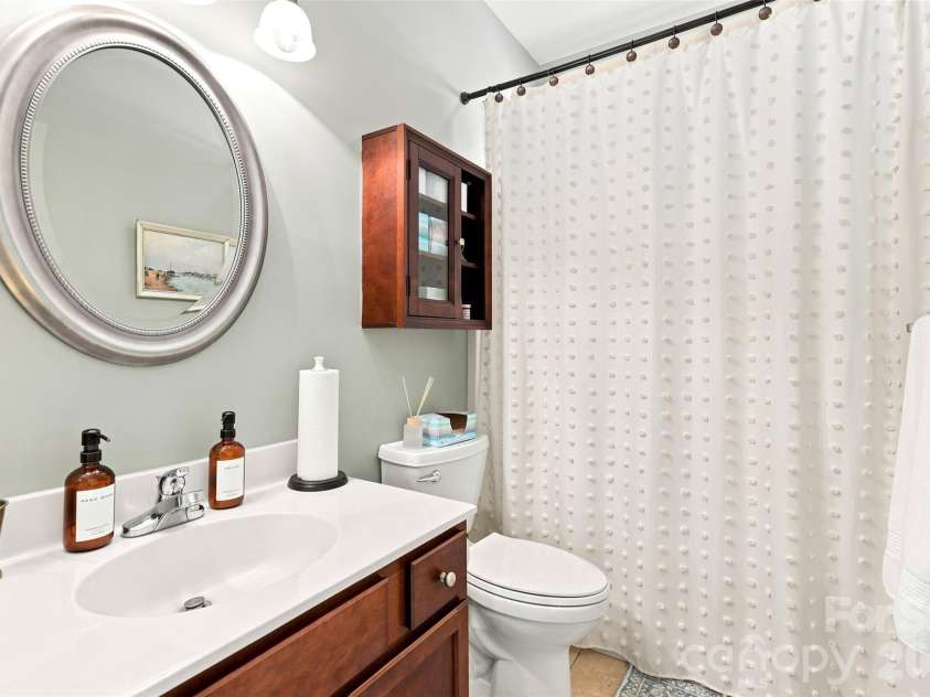 1248 Curry Way, Matthews, NC 28104.  MLS# CAR4406039, YatesRealty ID 38938. Second full bath