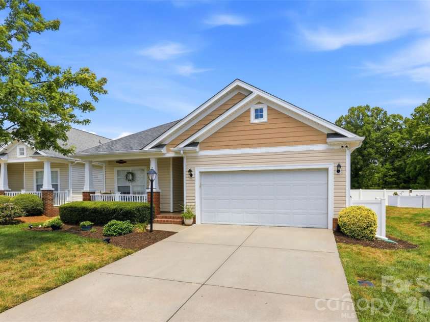 1248 Curry Way, Matthews, NC 28104.  MLS# CAR4406039, YatesRealty ID 38938. Welcome home!