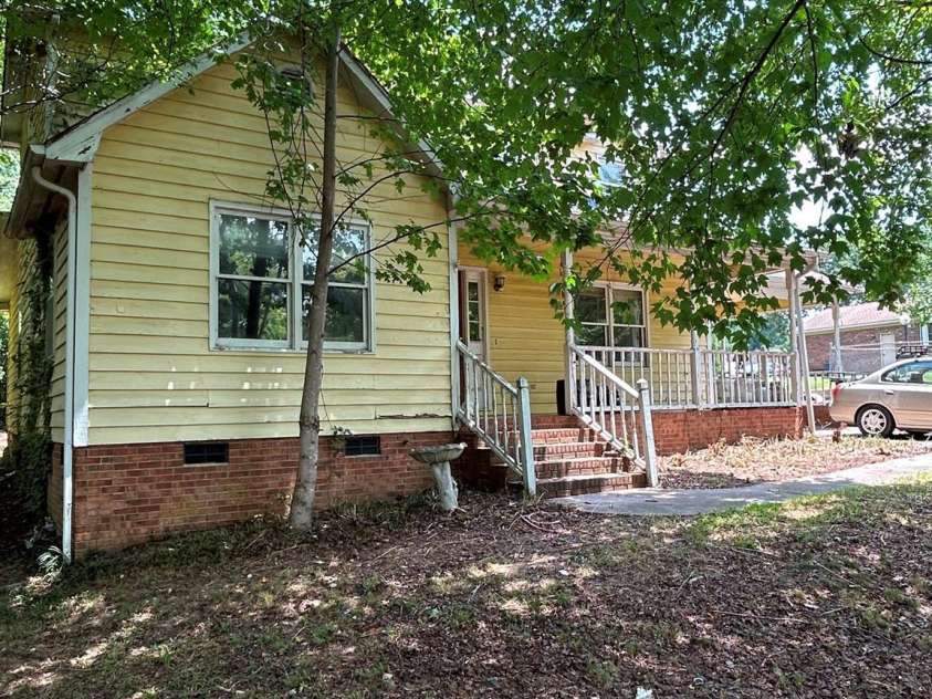 648 Tracy Lane, Gastonia, NC 28056.  MLS# CAR4400403, YatesRealty ID 38939. 