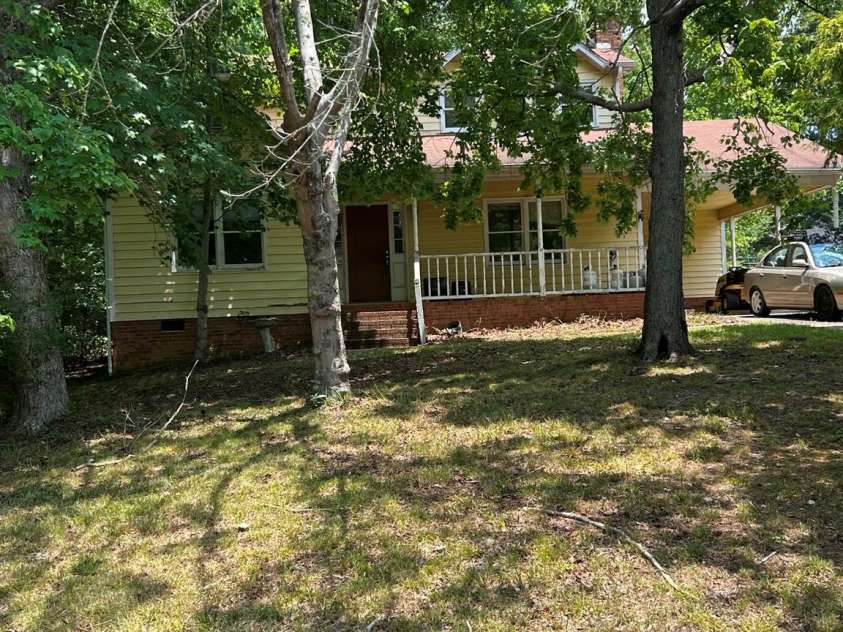 648 Tracy Lane, Gastonia, NC 28056.  MLS# CAR4400403, YatesRealty ID 38939. 