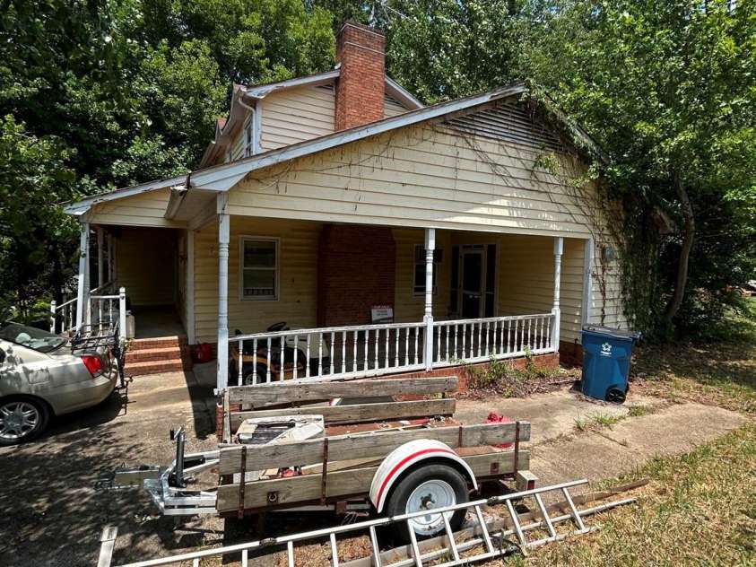 648 Tracy Lane, Gastonia, NC 28056.  MLS# CAR4400403, YatesRealty ID 38939. 