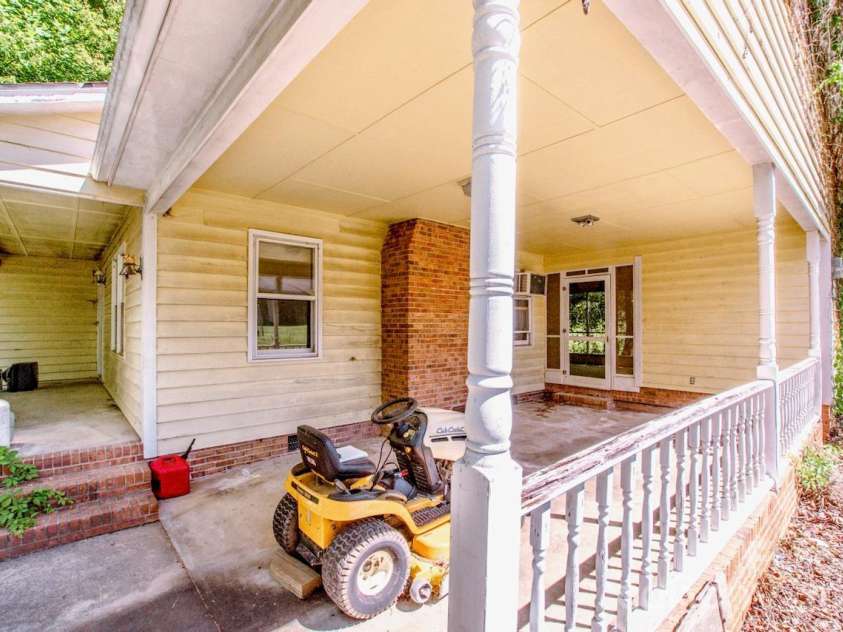 648 Tracy Lane, Gastonia, NC 28056.  MLS# CAR4400403, YatesRealty ID 38939. 