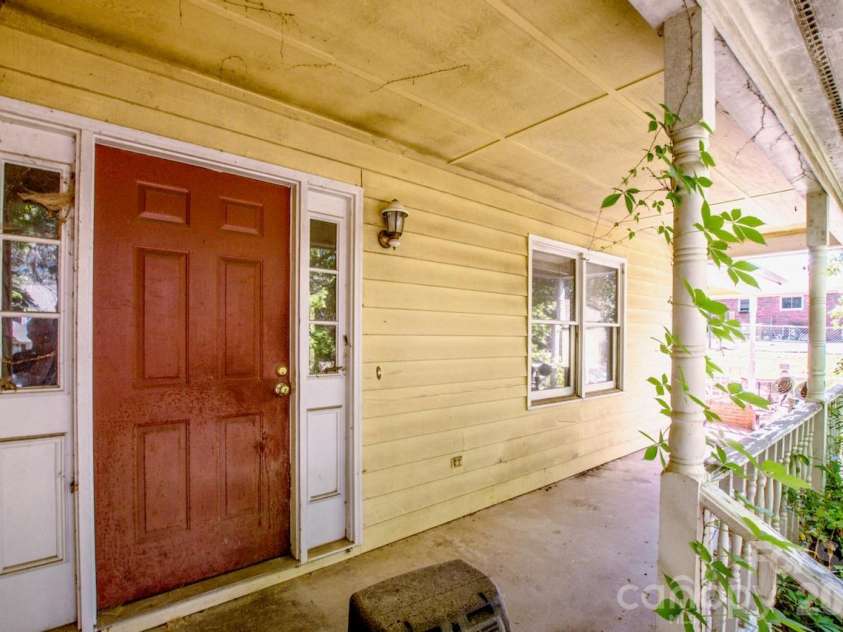 648 Tracy Lane, Gastonia, NC 28056.  MLS# CAR4400403, YatesRealty ID 38939. 