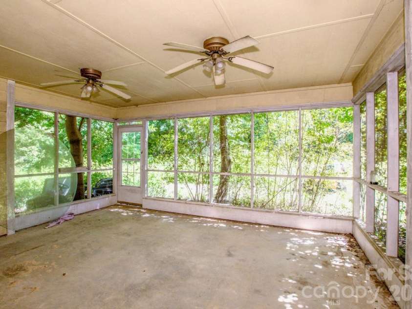 648 Tracy Lane, Gastonia, NC 28056.  MLS# CAR4400403, YatesRealty ID 38939. 