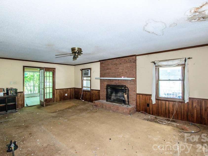 648 Tracy Lane, Gastonia, NC 28056.  MLS# CAR4400403, YatesRealty ID 38939. 