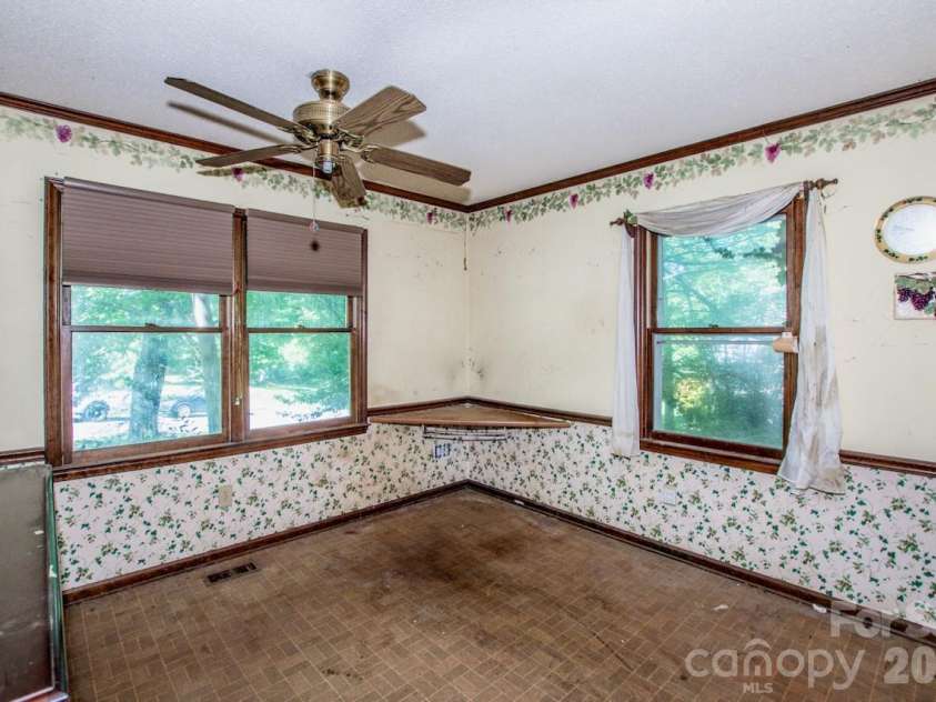 648 Tracy Lane, Gastonia, NC 28056.  MLS# CAR4400403, YatesRealty ID 38939. 