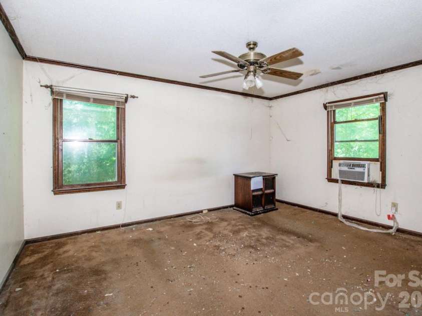 648 Tracy Lane, Gastonia, NC 28056.  MLS# CAR4400403, YatesRealty ID 38939. 