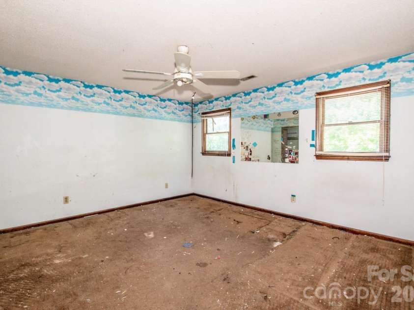 648 Tracy Lane, Gastonia, NC 28056.  MLS# CAR4400403, YatesRealty ID 38939. 