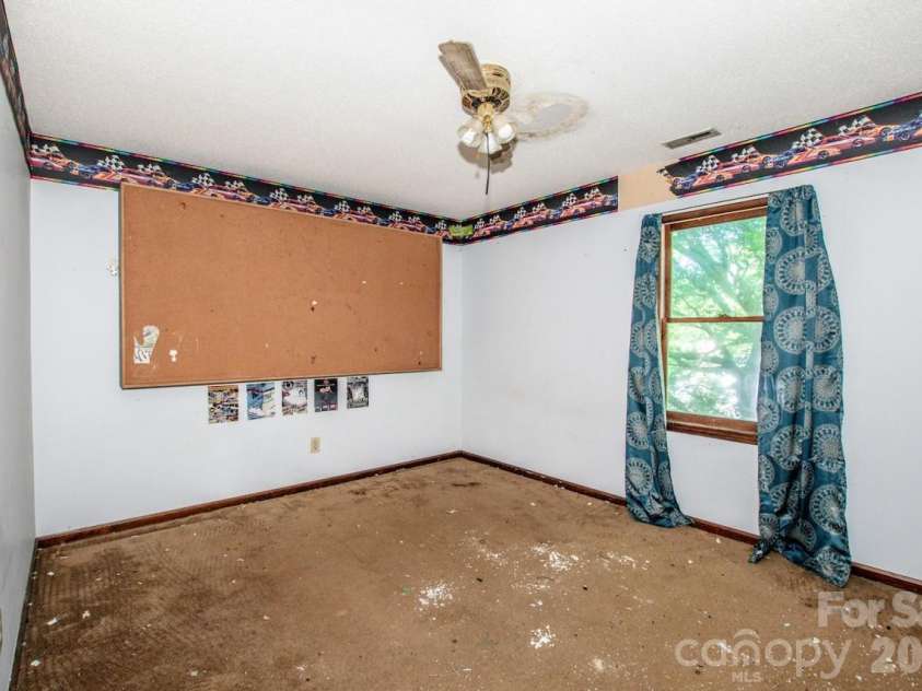 648 Tracy Lane, Gastonia, NC 28056.  MLS# CAR4400403, YatesRealty ID 38939. 