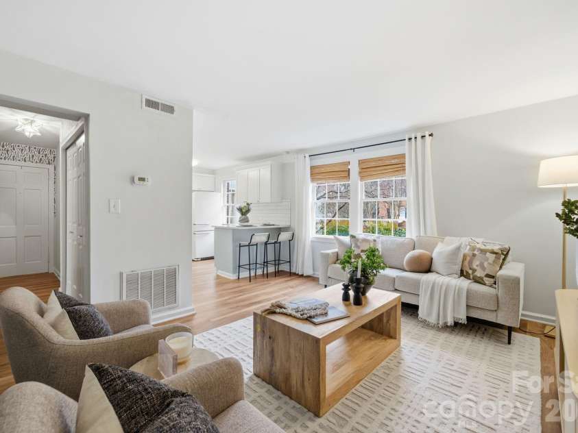 102 Colville Road, Charlotte, NC 28207.  MLS# CAR4343535, YatesRealty ID 3894. 