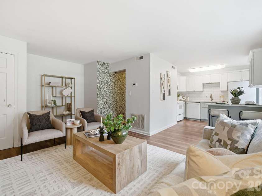 102 Colville Road, Charlotte, NC 28207.  MLS# CAR4343535, YatesRealty ID 3894. 