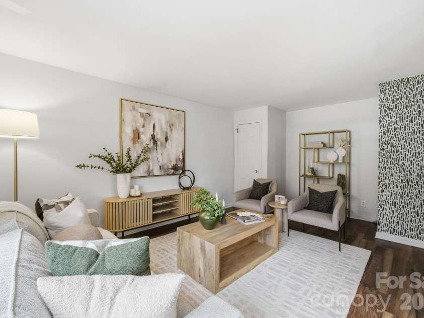 102 Colville Road, Charlotte, NC 28207.  MLS# CAR4343535, YatesRealty ID 3894. 